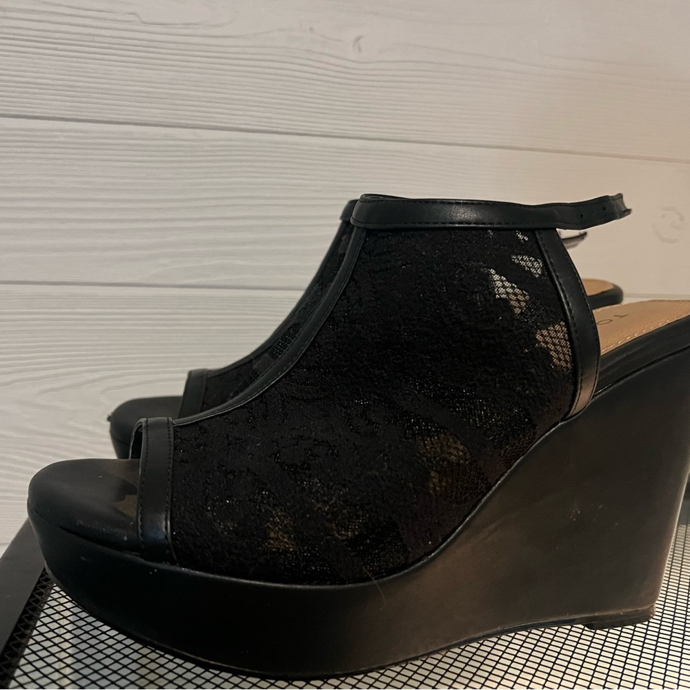 Torrid wedge 10.5